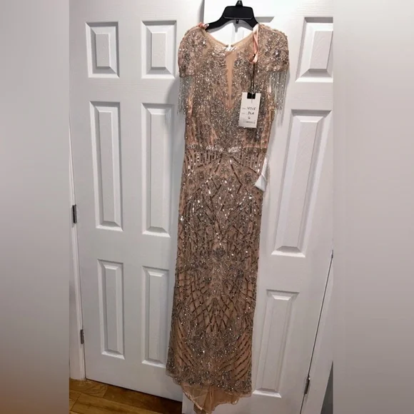 NWT Mac Duggal EMBELlISHED GOWN